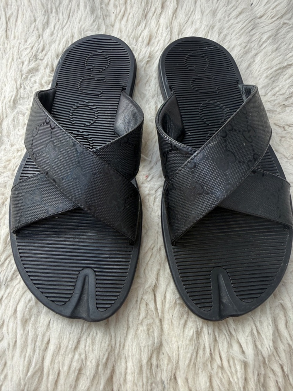 ✨ PREOWNED ✨💯% AUTHENTIC Gucci Rubber Sandal.